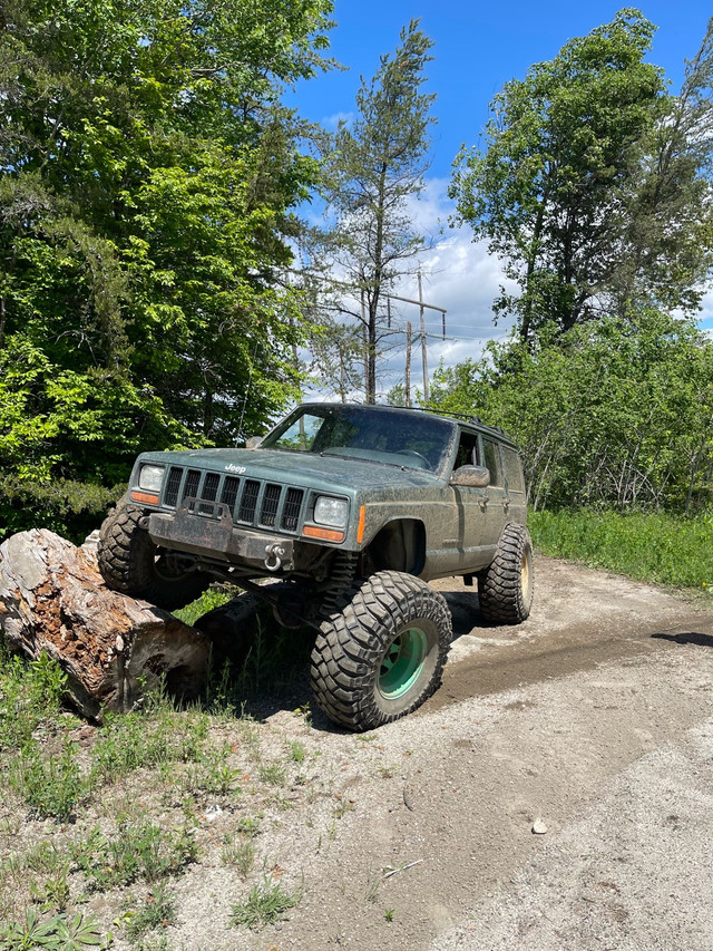 Trades.  2000 Jeep Cherokee in Cars & Trucks in Ottawa