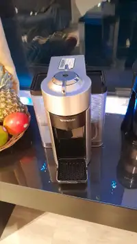 Machine à expresso Delonghi Nespresso Vertuo ARGENT 