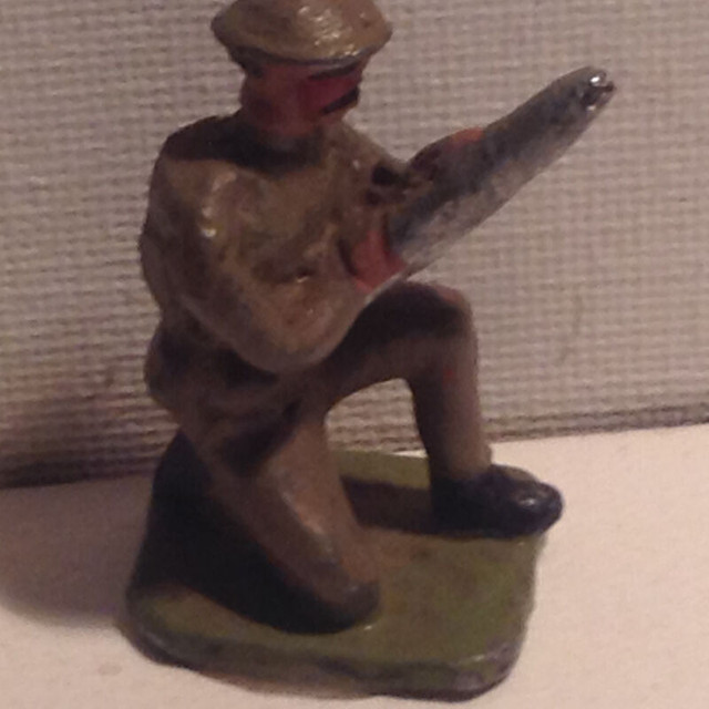Old Lead Toy Military Soldier in Arts & Collectibles in Vancouver - Image 2