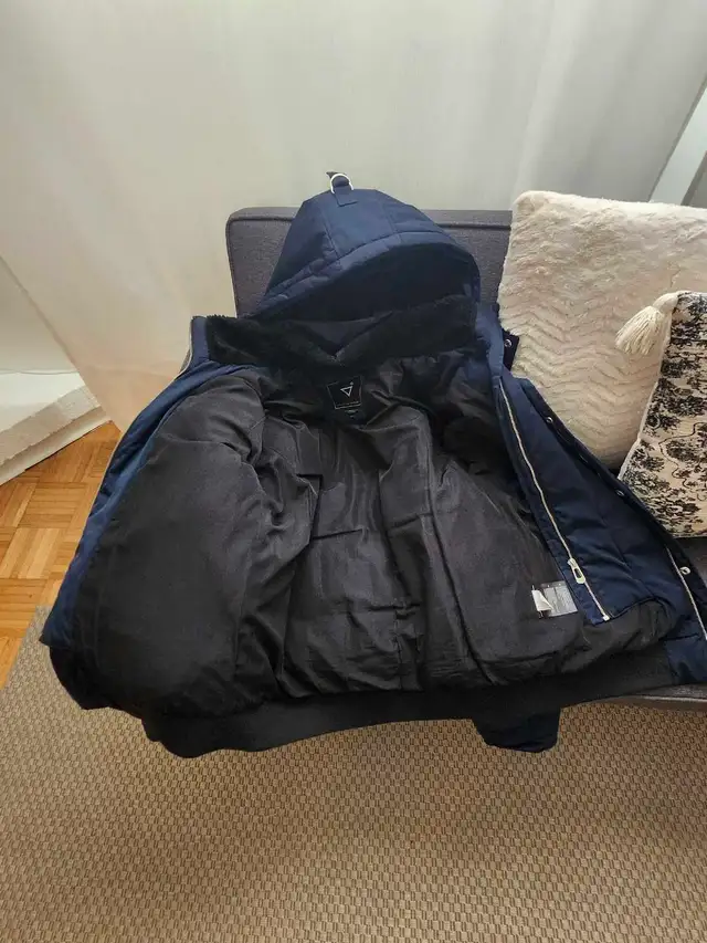 winter jacket  in Men's in Laval / North Shore - Image 9