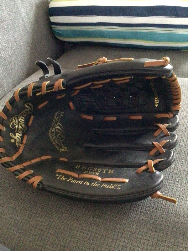 Rawlings baseball glove in Baseball & Softball in Truro - Image 4