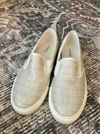 NEW - women’s grey/white snakeskin loafers - Size 7