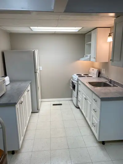 Quality one bedroom furnished suite on ground floor with all the extras included. Separate entrance,...