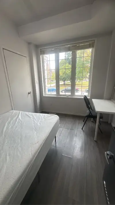 Spacious room for rent in the York University village — perfect for York U students. 367 Assiniboine...