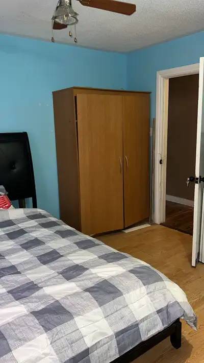 rooms for rent in a rooming house, 5 min to Findlay creek