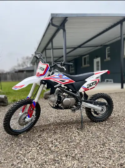 Selling my 125cc dirt bike, sitting in perfect condition haven’t got any time recently to take ride...