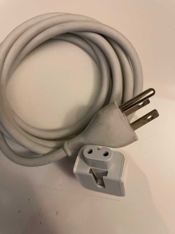 Genuine Apple Power Adapter Extension Cable in Cables & Connectors in Strathcona County - Image 3