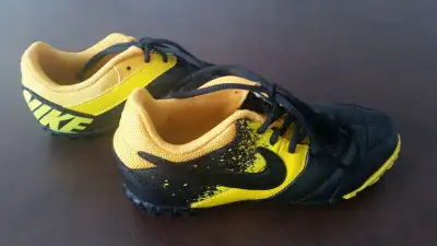 Souliers soccer Nike intérieur grandeur 3.5