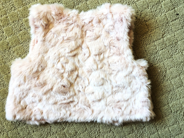 H&M  Faux Fur Vest Pink 18-24 M in Clothing - 12-18 Months in City of Toronto - Image 3