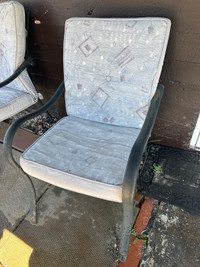 4 patio chairs with cushions $40