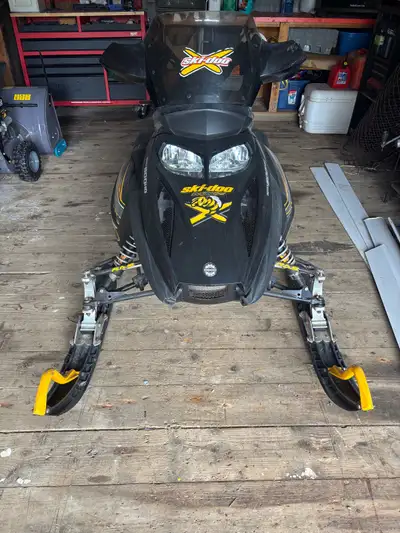 2004 skidoo mxz 600 sdi model 8700miles Runs good no issues Electric start