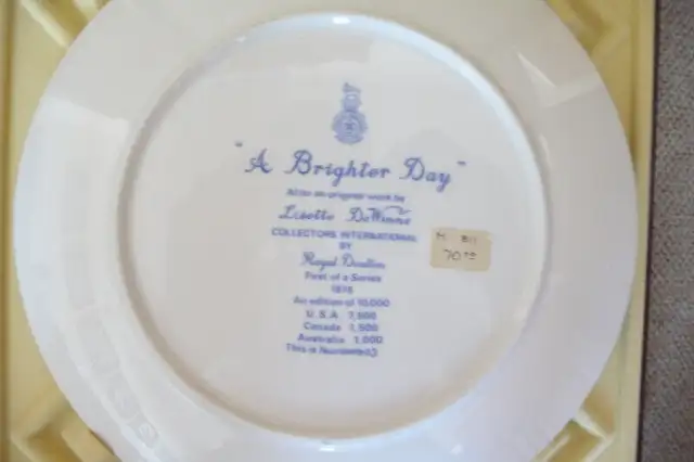ROYAL DOULTON ALL GOD'S CHILDREN 5 PLATES BY LISETTE DEWINE in Arts & Collectibles in Sudbury - Image 3