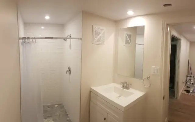 Basement apt. in great clean & quiet house! Wifi! A/C! Parking! in Long Term Rentals in Kitchener / Waterloo - Image 7