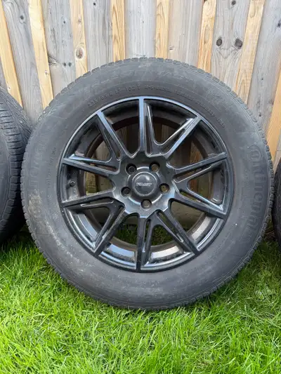 These pre-owned Fast Wheels alloy rims will be providing you with a reliable and nice looking upgrad...