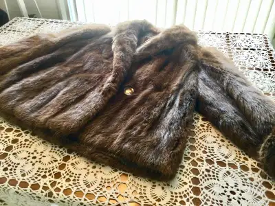 Manteau court en rat musqué, grandeur 12 ans, View more