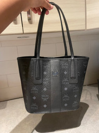 Black mcm purse. REVERSIBLE LIZ SHOPPER IN VISETOS