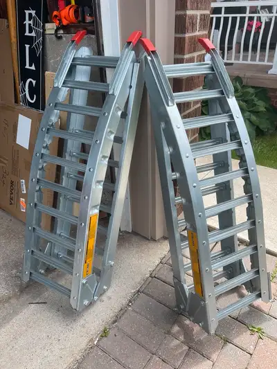 -excellent condition only used couple times -Prime metal folding ramp - rated 700 lbs per ramp - max...