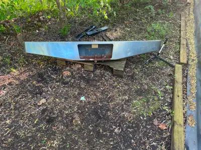 Heavy steel rear bumper come off a chev 4x4 905-626-8461