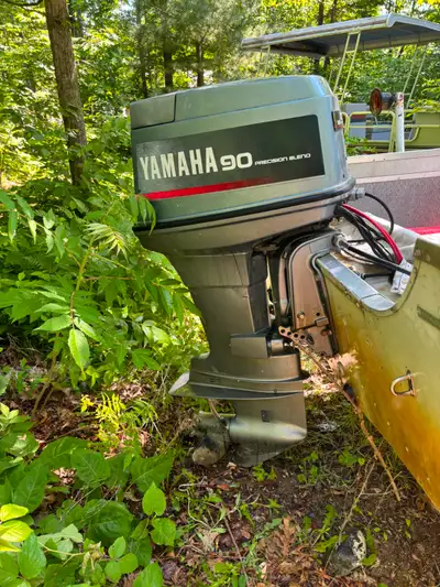 17 ft. Aluminum, 90 horse power, 2 stroke , runs great