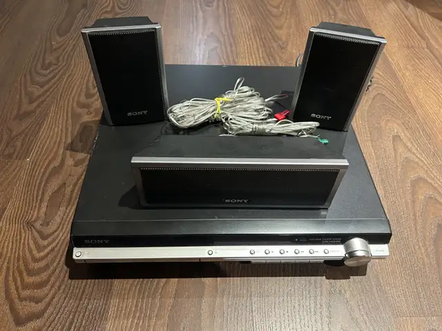 Sony receiver and 3 speakers with wires in Stereo Systems & Home Theatre in Mississauga / Peel Region - Image 2