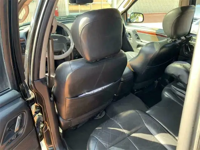 Jeep Grand Cherokee 2001 Limited! AS IS NOT STARTING! in Cars & Trucks in Mississauga / Peel Region - Image 3