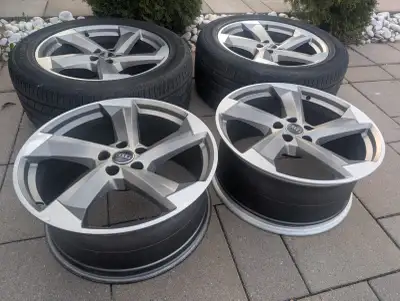 2019 Audi Q7 Rims, two with tires