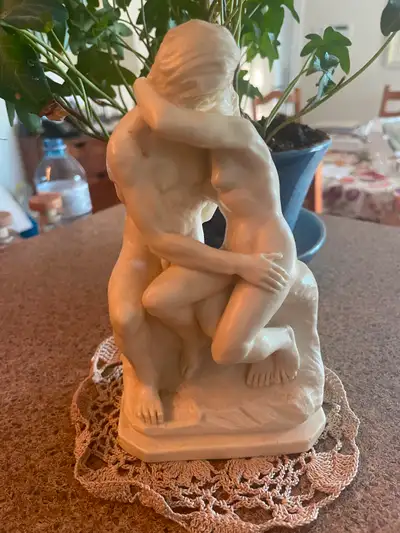 Sculpture en marbre Le Baiser, View more
