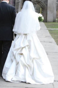Exquisite Off-White Wedding Dress + SHOES + VEIL + GLOVES + SHAW