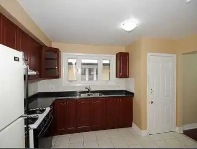 Room rent for college/UTSC student or a working professional. (Furnished) The owner is looking for O...