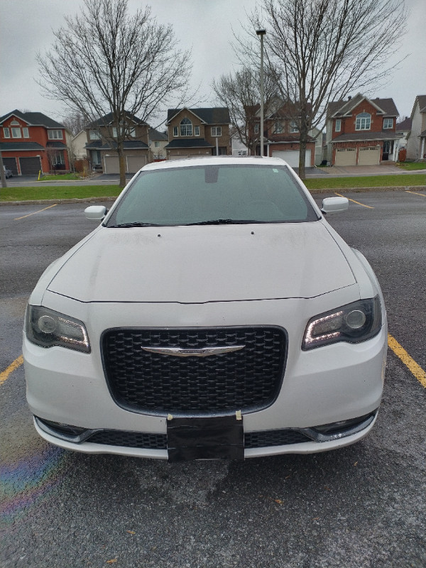 2015 Chrysler 300S | Luxury Group | Dual-pane Panoramic Sunroof in Cars & Trucks in Ottawa