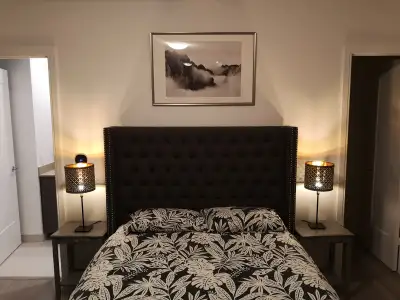 Spacious 2 bed 2 baths (1007 sq ft) with parking and locker