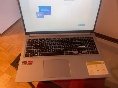 Excellent Asus vivobook 15,6 inch display model 2025 cpu Ryzen 3 it comes with original charger 8gbr...