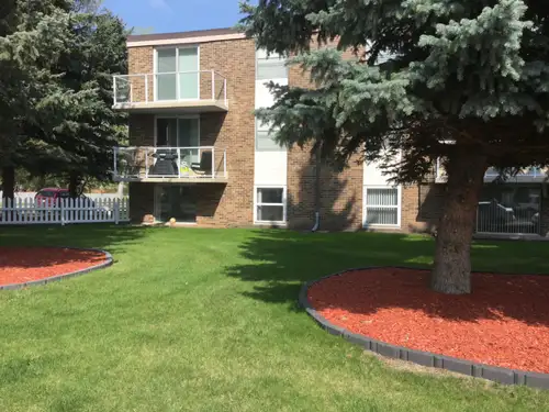 This suite should be ready to move into about mid July (July is RENT FREE) or as soon as the new vin...