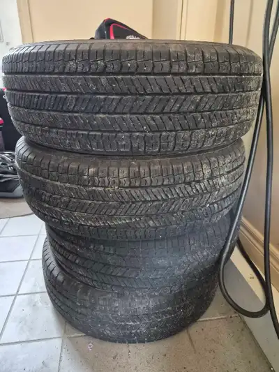 Yokohama Geolander G91 . All season , P225 65 R17 , less than 15000 KM