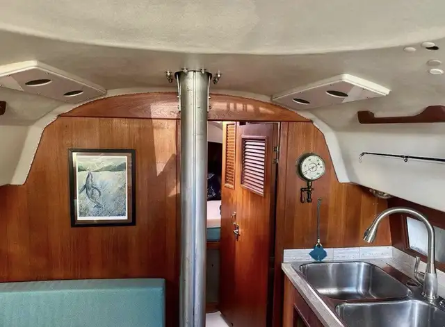 Beautiful 30’ C&C Sailboat  in Sailboats in Victoria - Image 7