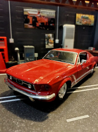 DIECAST CARS  & TRUCKS 1:24
MUSTANG 