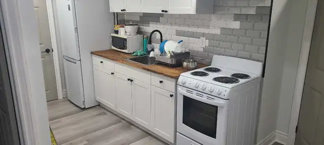 Room in 2 bedrooms apartment for rent in Short Term Rentals in Oshawa / Durham Region - Image 8