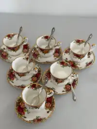 18 pieces MADE IN ENGLAND Old Country Roses Royal Albert Bone Ch