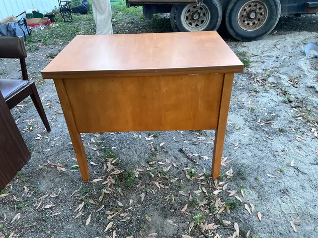 Antique Desk in Desks in Ottawa - Image 4