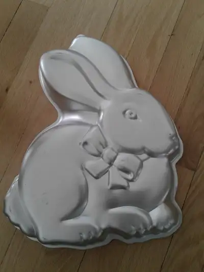 Lapin  de Pâques    Moule a gâteau   Wilton, View more
