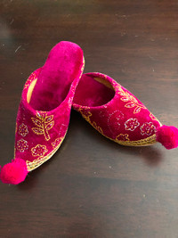 Kids shoes/slippers Size 8