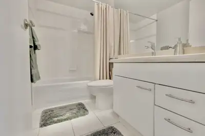 Modern, Clean, and Fully Equipped Your Space: Private twin-size bedroom Shared modern bathroom Full...