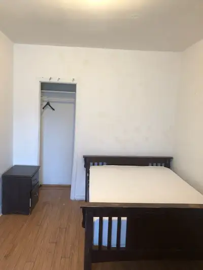 Laval chambre à louer/ room for rent