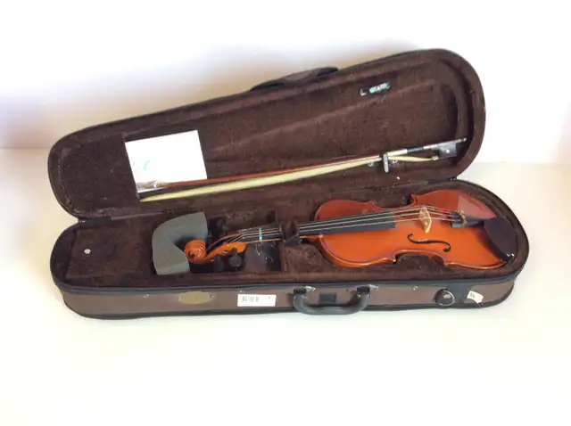Stentor Standard Violin Outfit 1/4 Size in Other in Mississauga / Peel Region - Image 10