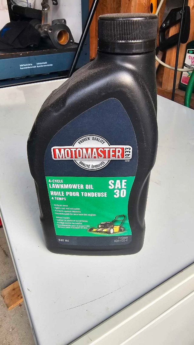 1L 4 Cycle Lawnmower Oil SAE30 Motomaster Brand. in Lawnmowers & Leaf Blowers in Mississauga / Peel Region