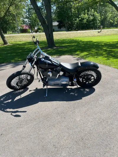 Very good condition! New battery just installed this month. Rinehart racing short exhaust, daymaker...