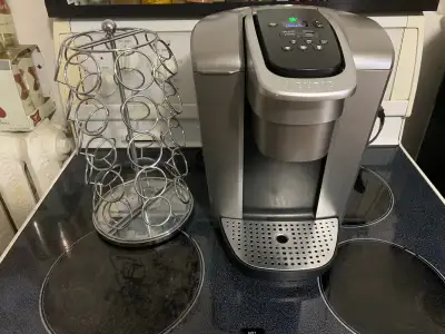 Black and grey keurig works great, it’s all clean, runs clear, the Carousel has 35 holders. I cleane...