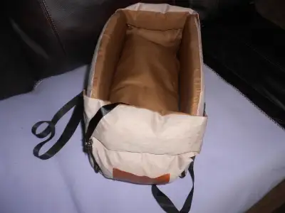 Have for sale in excellent, clean condition from a smoke free home is this "Console" Car Pet Bed. Gr...