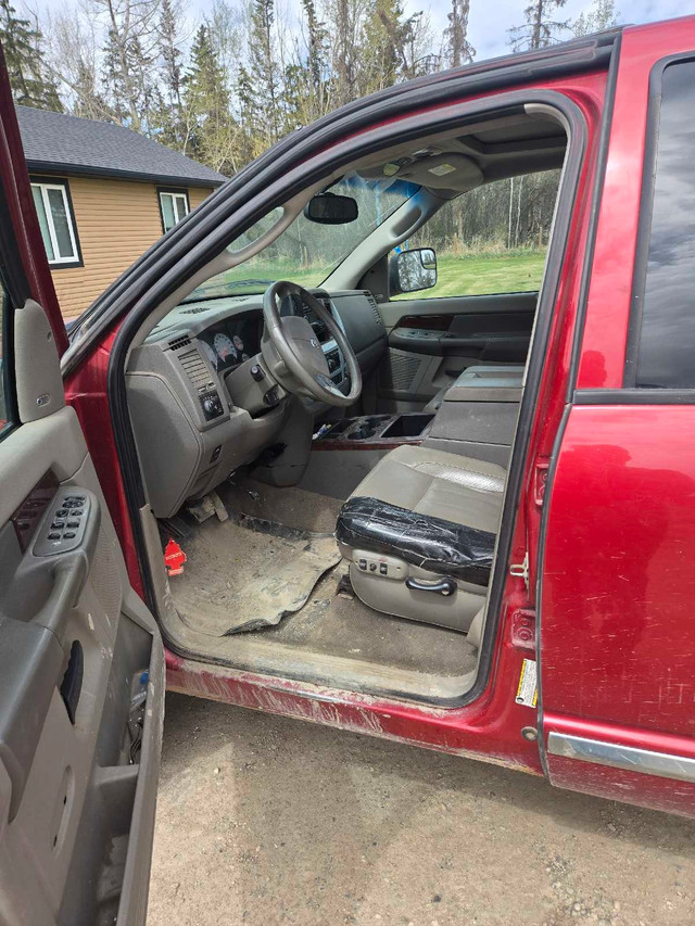 2008 dodge 2500 in Cars & Trucks in Red Deer - Image 2