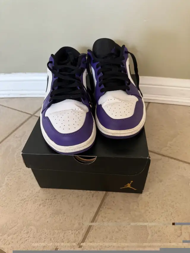 authentic Jordan 1 COURT PURPLE/BLACK-WHITE size: 10.5 in Men's Shoes in Oakville / Halton Region - Image 3
